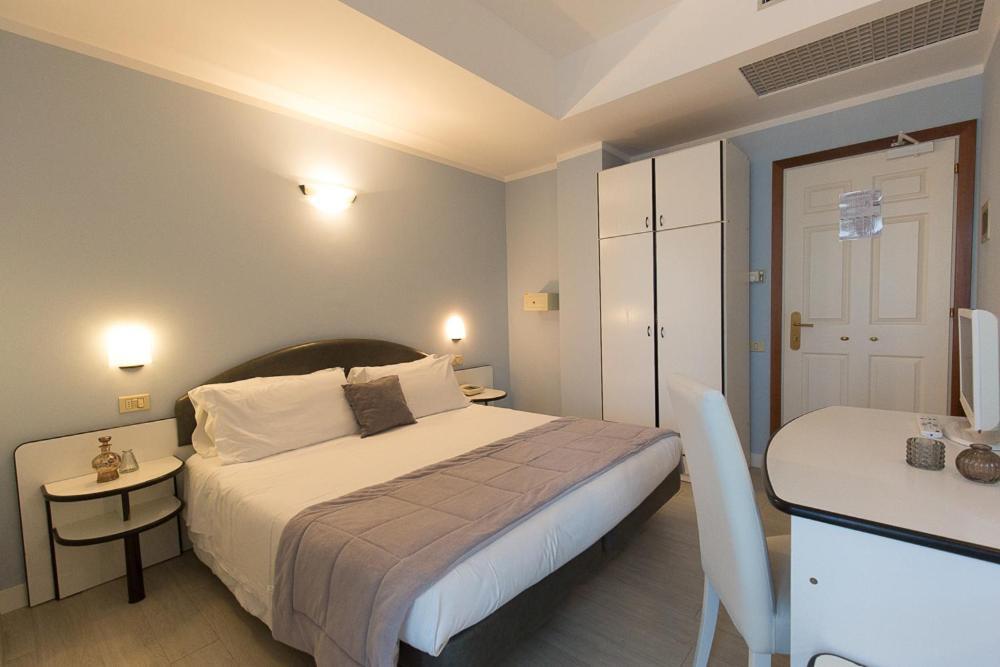 Hotel Trevi Riccione Esterno foto