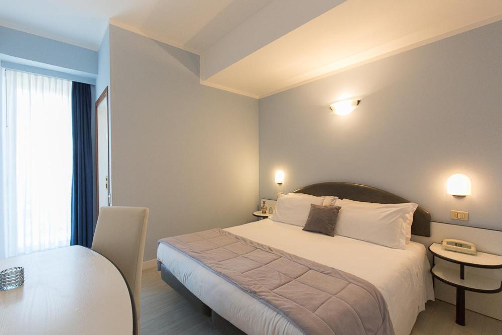 Hotel Trevi Riccione Esterno foto