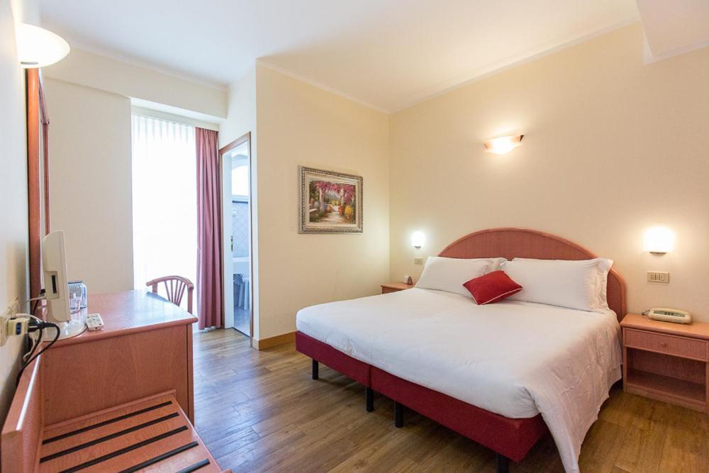 Hotel Trevi Riccione Esterno foto