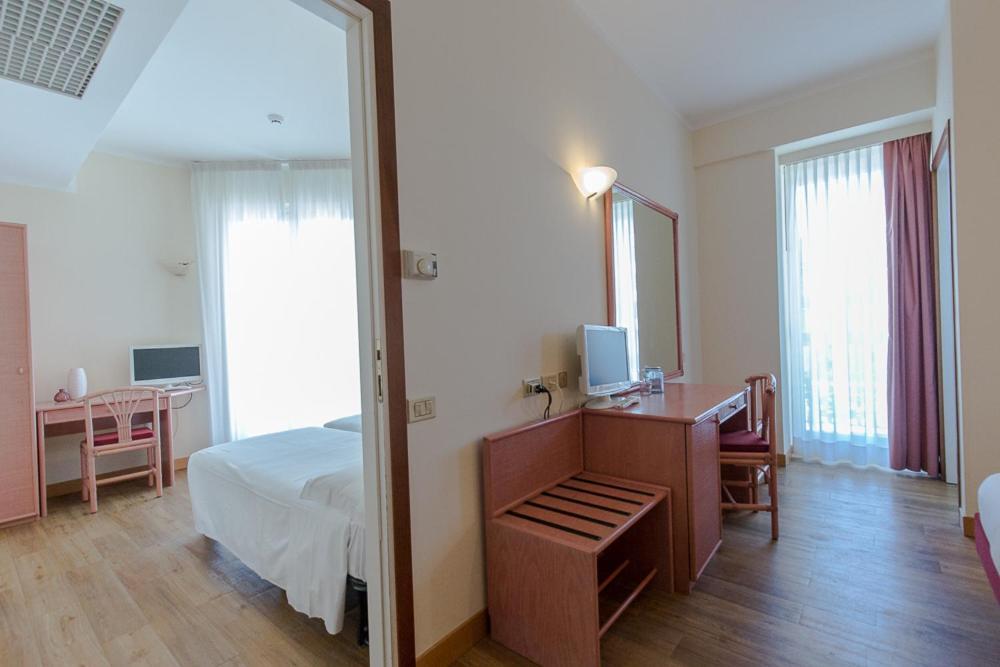 Hotel Trevi Riccione Esterno foto