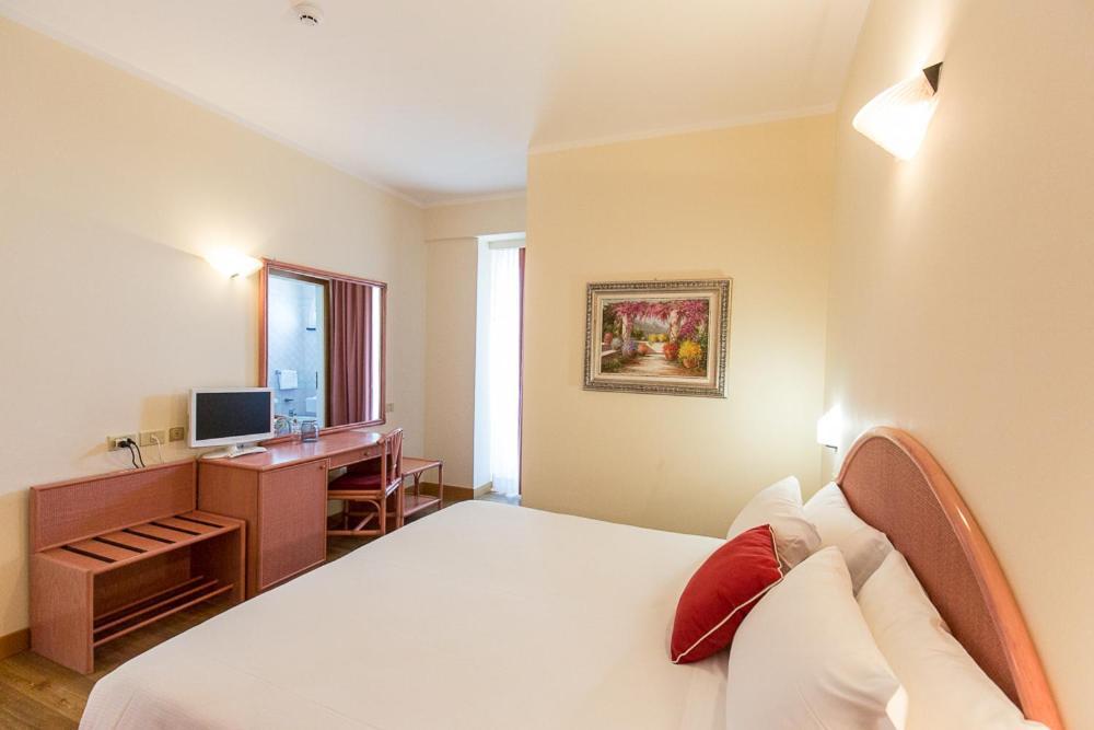 Hotel Trevi Riccione Esterno foto
