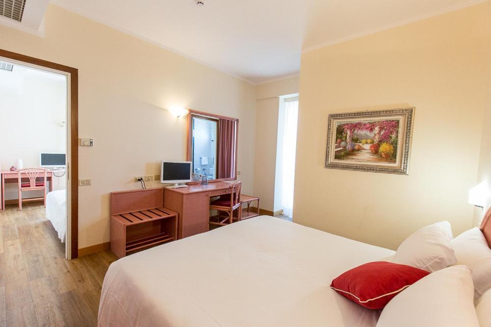Hotel Trevi Riccione Esterno foto