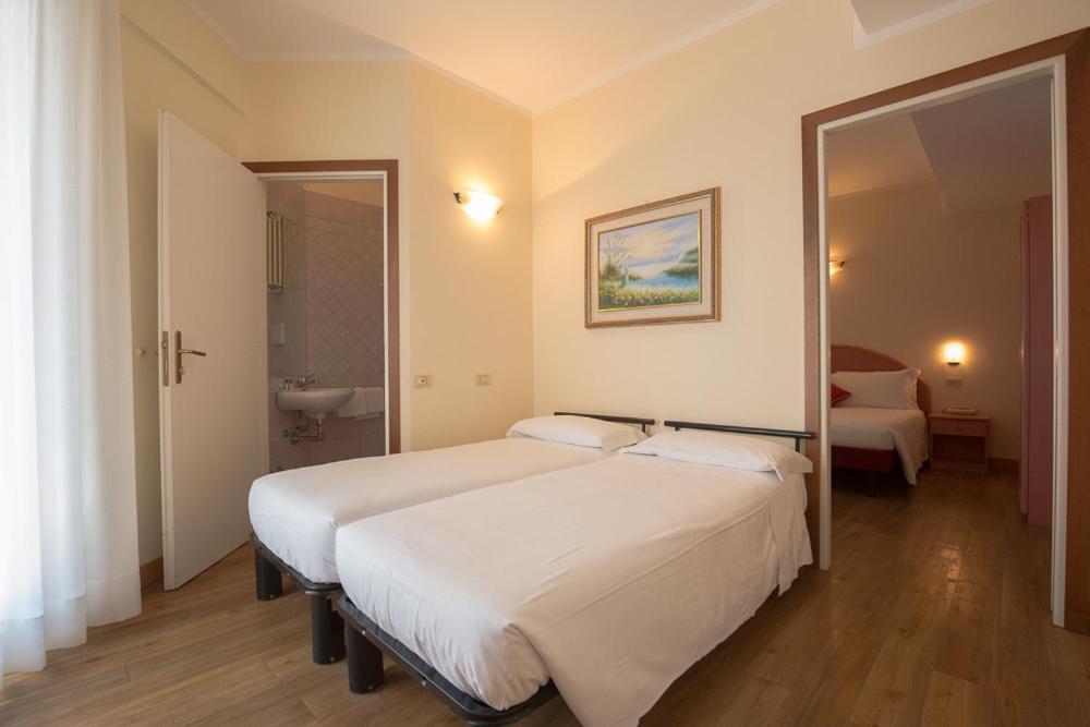 Hotel Trevi Riccione Esterno foto
