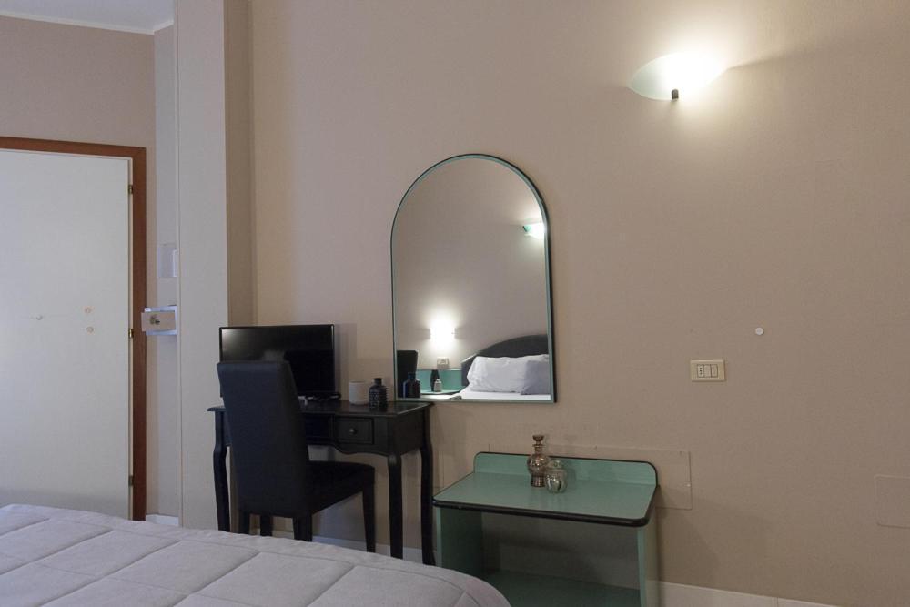 Hotel Trevi Riccione Esterno foto
