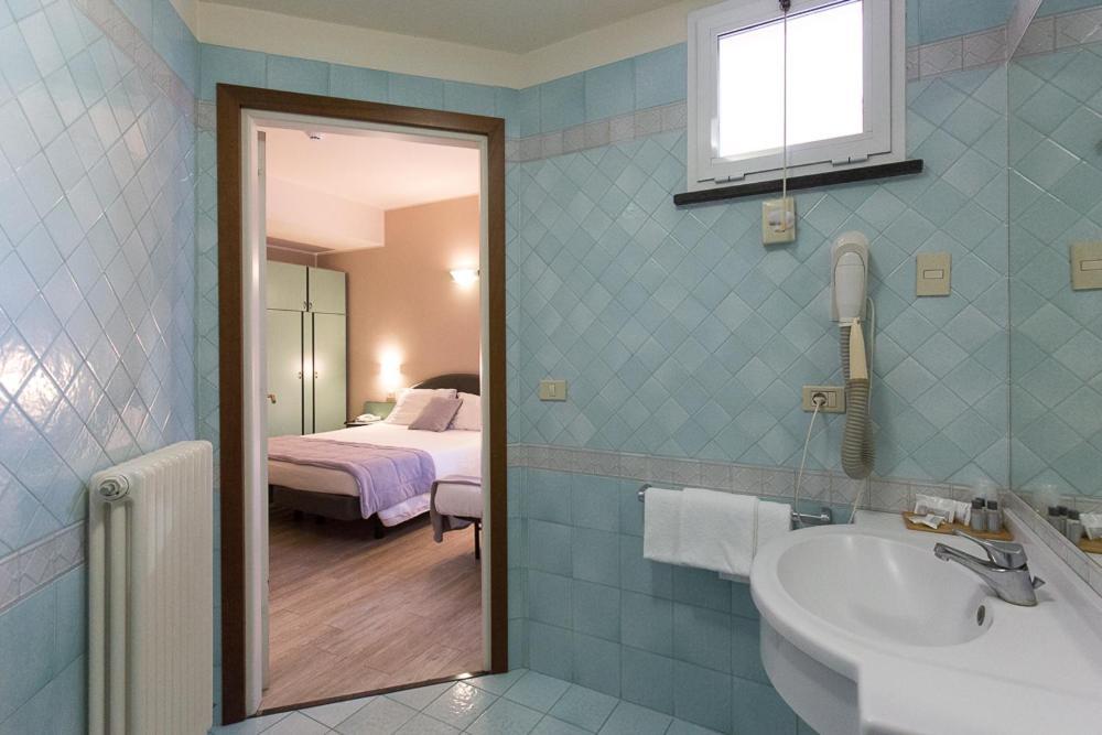 Hotel Trevi Riccione Esterno foto