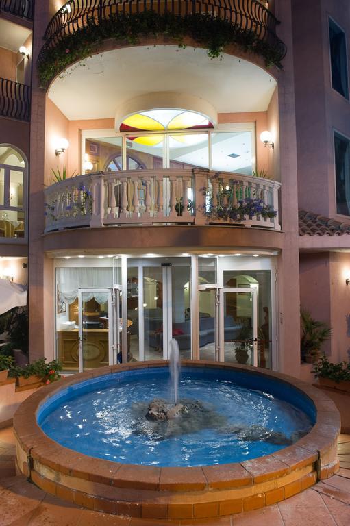 Hotel Trevi Riccione Esterno foto