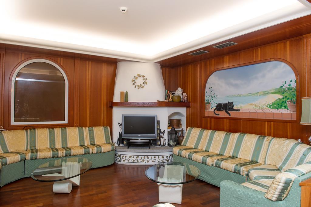 Hotel Trevi Riccione Esterno foto