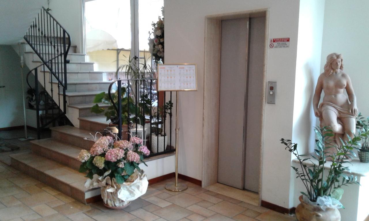 Hotel Trevi Riccione Esterno foto