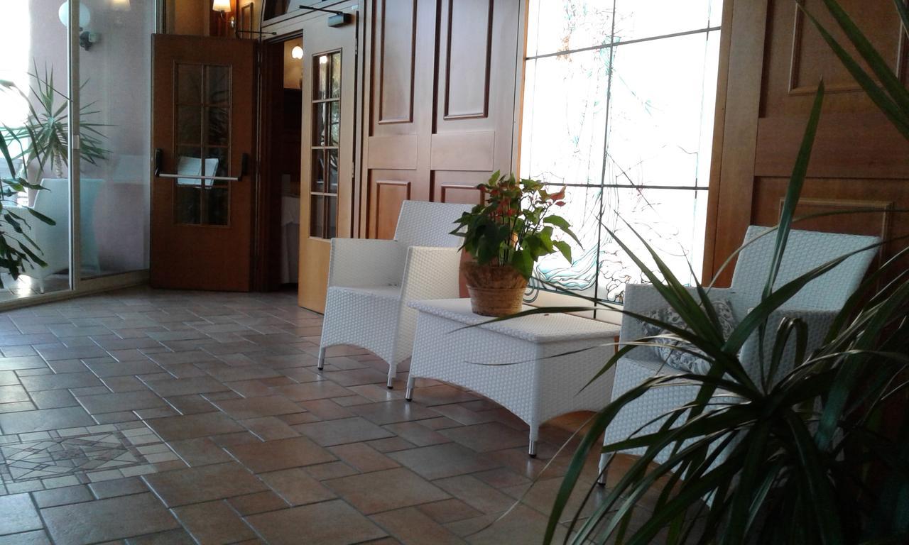 Hotel Trevi Riccione Esterno foto